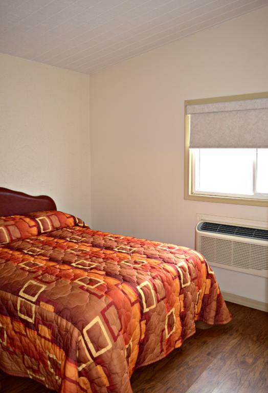 Centre Suite Inns Motel Bonnyville Eksteriør bilde