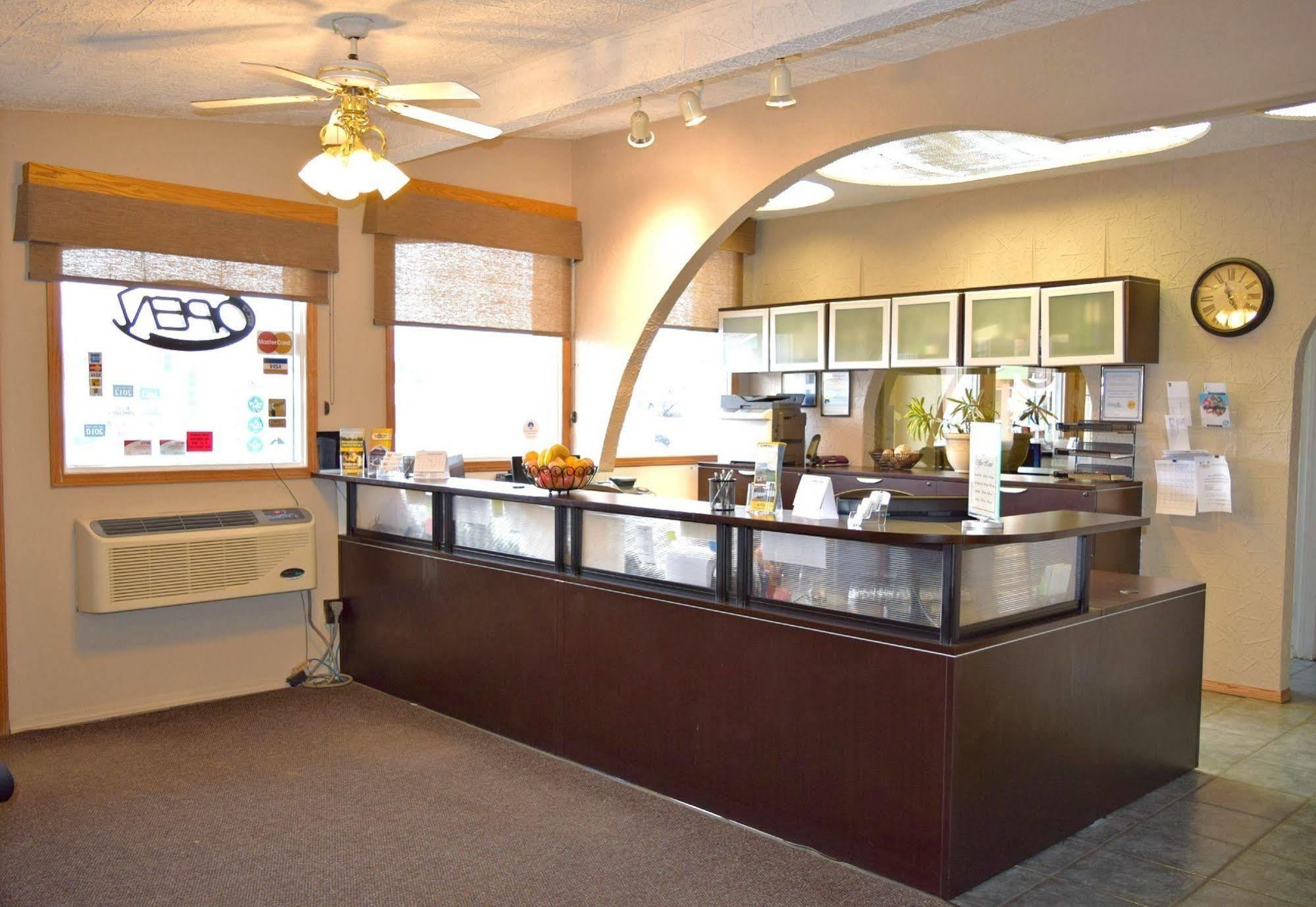 Centre Suite Inns Motel Bonnyville Eksteriør bilde
