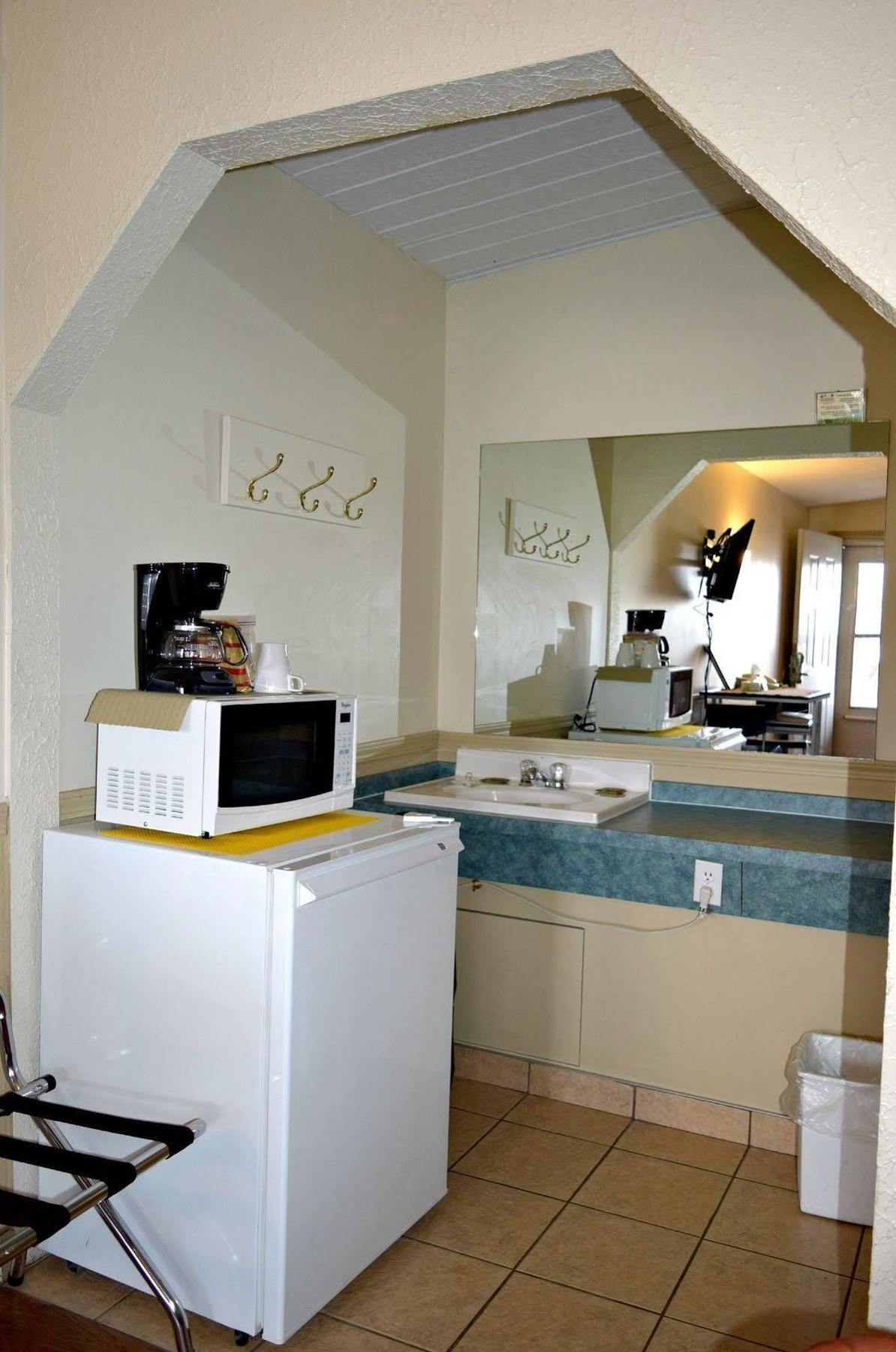 Centre Suite Inns Motel Bonnyville Eksteriør bilde